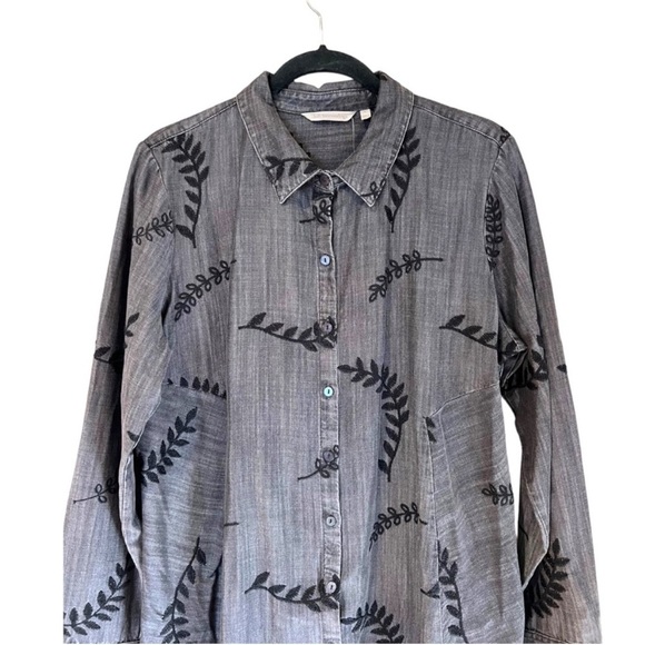 Soft Surroundings Papyrus Embroidered Chambray
Shirt in Gray
Size 1X - Picture 4 of 8